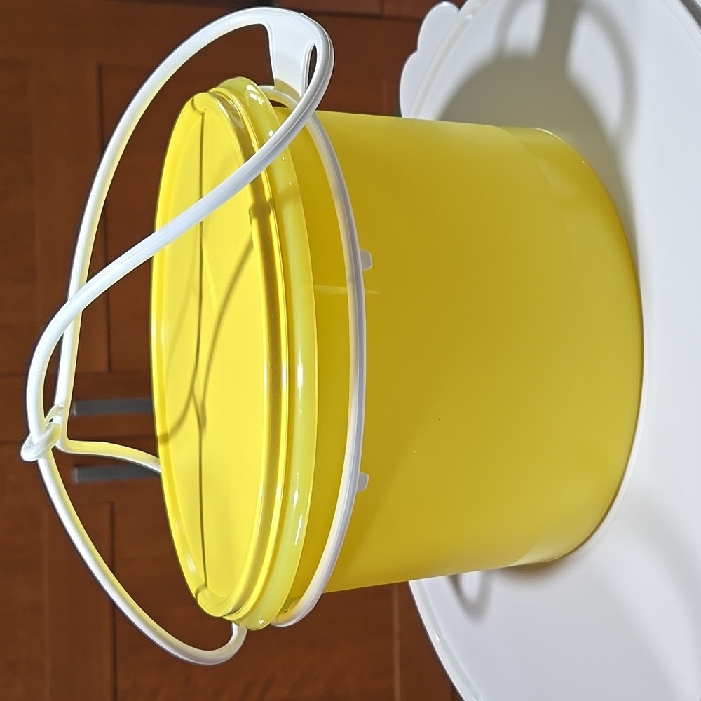 Halloween Pail with Cariolier- yellow in color